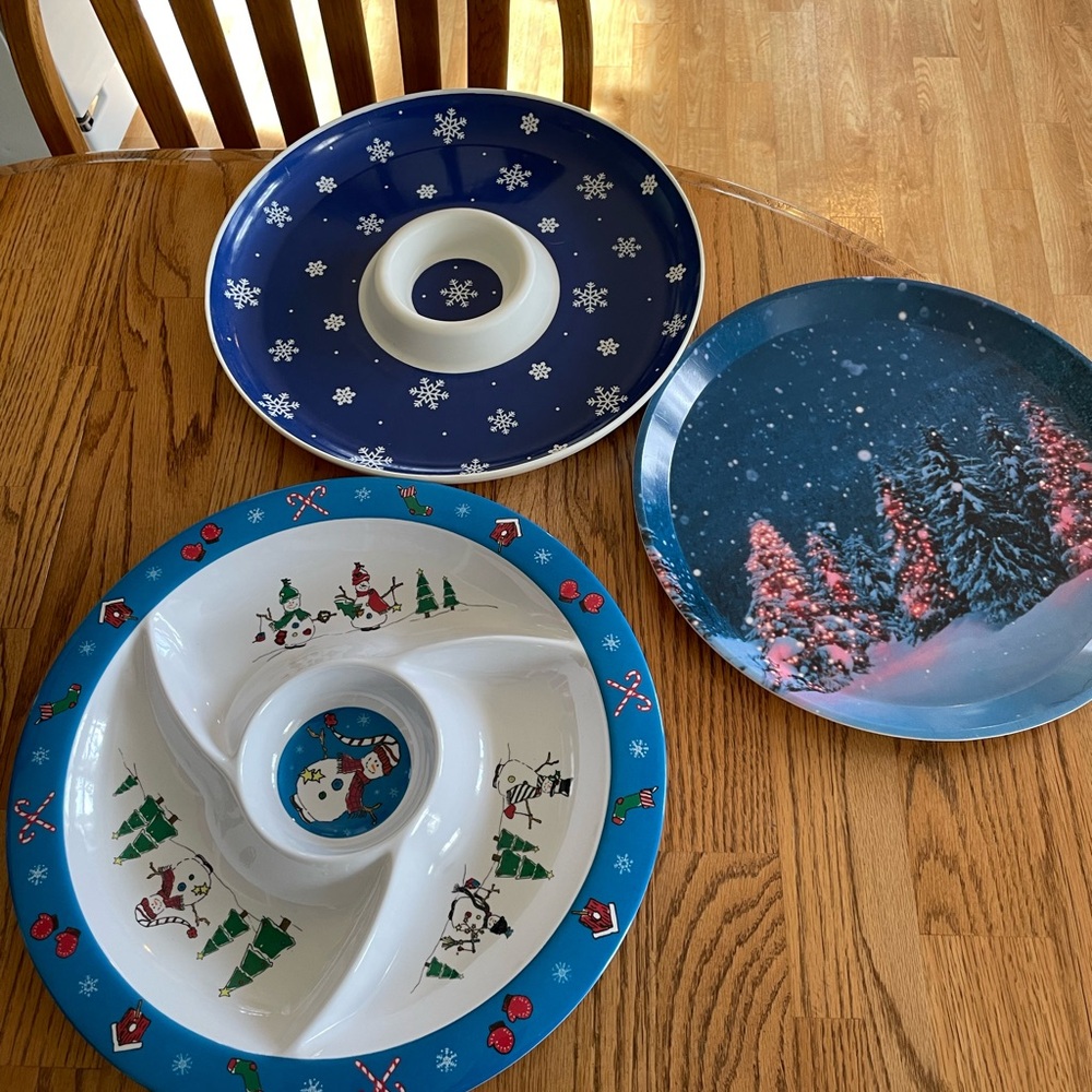 Festive Holiday Themed Entertainment Plates Set